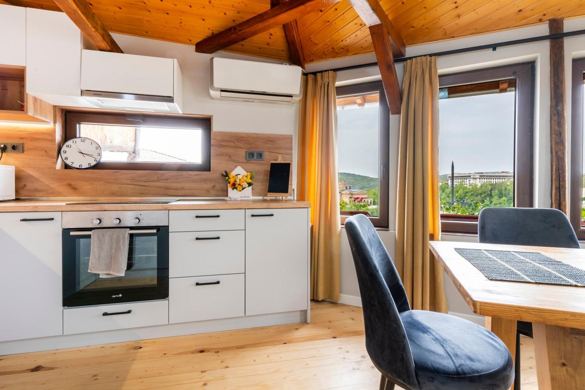 Bobevata Guest House - Floor 2 - Stunning View Old Town Veliko Tarnovo Luaran gambar